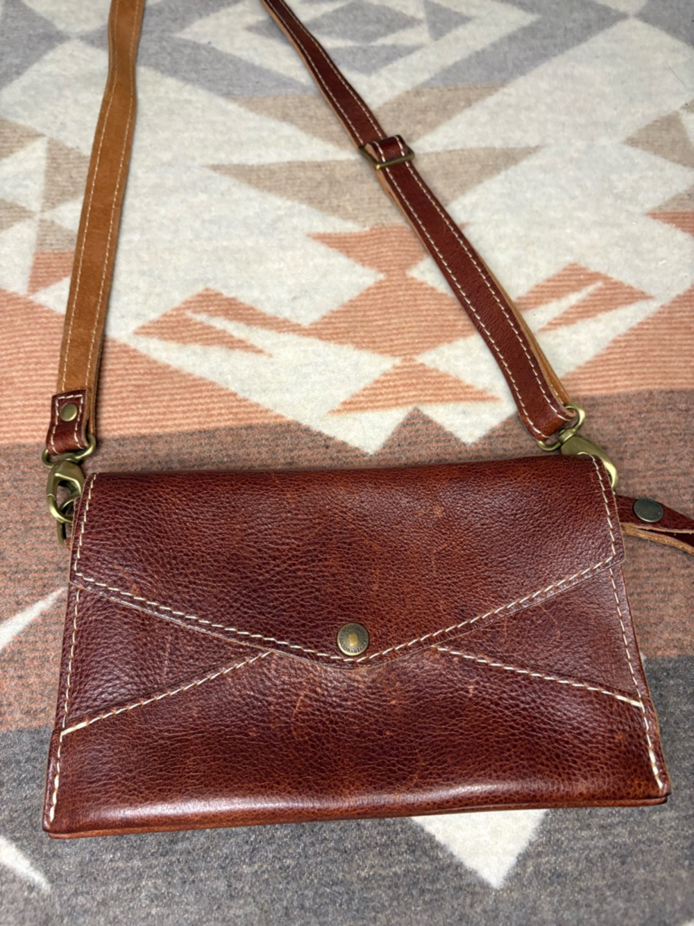 Portland Leather Two-Tone Brown Crossbody Wallet Bag - Picture 2 of 15